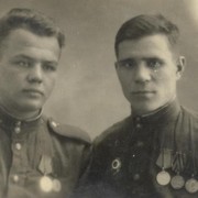 Чернов (Емельянов) И. П. и его однополчанин Славутин В. Ф. (15.12.1945)