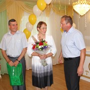 В.В. Моляров поздравляет супругов Карачевцевых