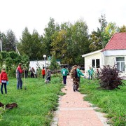Работники администрации с/п Ошейкинское и местные жители облагораживают территорию в д. Ушаково