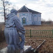Покровский храм и братская могила в Щеглятьеве
