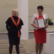 Валентина Высоцкая и министр социального развития Московской области Ирина Фаевская (слева)