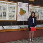 Экскурсию проводит ученица 10 класса Виктория Криволапова