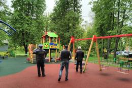 Баженов: в 12-ти муниципалитетах Подмосковья достигнут 100% ежедневный осмотр детских площадок с помощью мобильного приложения
