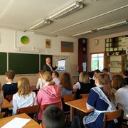 Николай Ерофеев проводит урок электробезопасности для школьников села Микулино