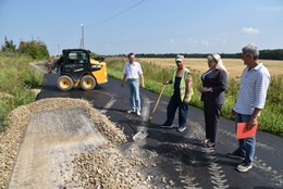 Екатерина Долгасова проверила ремонт дороги в деревне Гаврилово