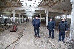 Александр Шагиев осмотрел работы по реконструкции фермы 