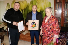 Александр Шагиев поздравил с юбилеем жительницу округа