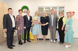 Екатерина Долгасова поздравила с Днём рождения директора Лотошинской СОШ №1 Александру Матюкину