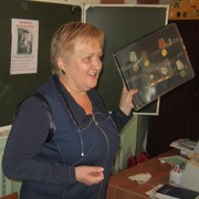 Татьяна Ивановна Берёзова с дедушкиными наградами