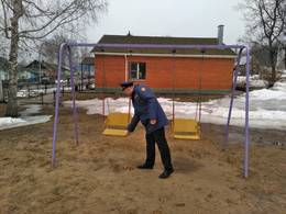 После схода снега Госадмтехнадзор заставил устранить свыше 660 нарушений на детских игровых площадках в Подмосковье 