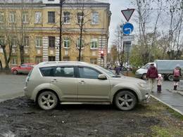 Аипова: бдительный «Народный инспектор» освободил более 7,4 тысяч газонов от автомобилей